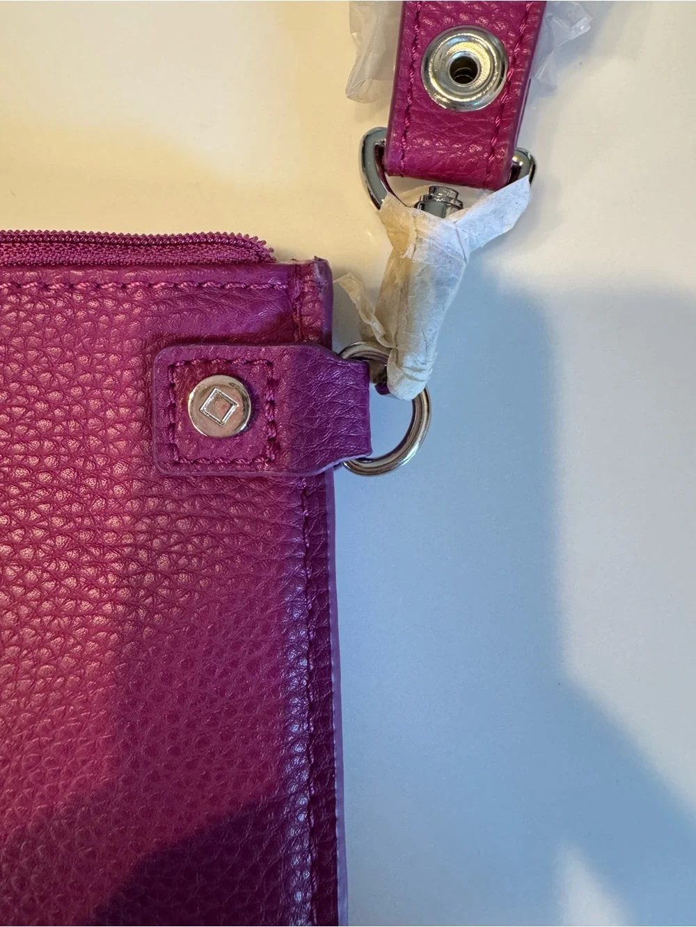 Thirty-One 31 Jewell Wristlet Wallet Fuchsia Pebble Finish NEW‎ w/Packaging